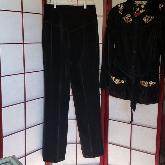 Maximum Imports Velvety Soft Black Embroidered Floral Pants & Jacket Set - Picture 11 of 16